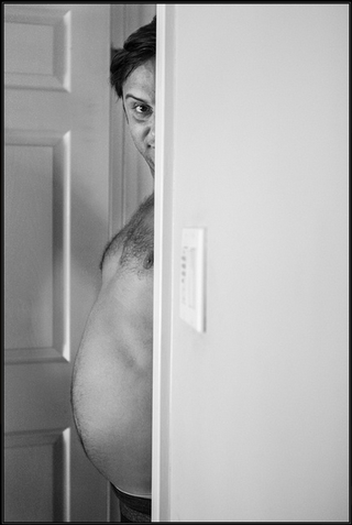 Illustration for article titled This Man's Wife Refused to Pose for Pregnancy Pics, So He Did Instead